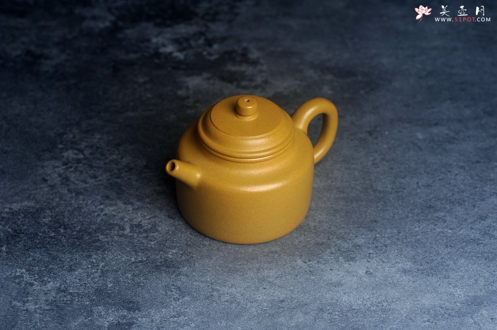 紫砂壶图片：潜力股周小培老师 特好黄金段泥全手工德中壶 - 全手工紫砂壶网