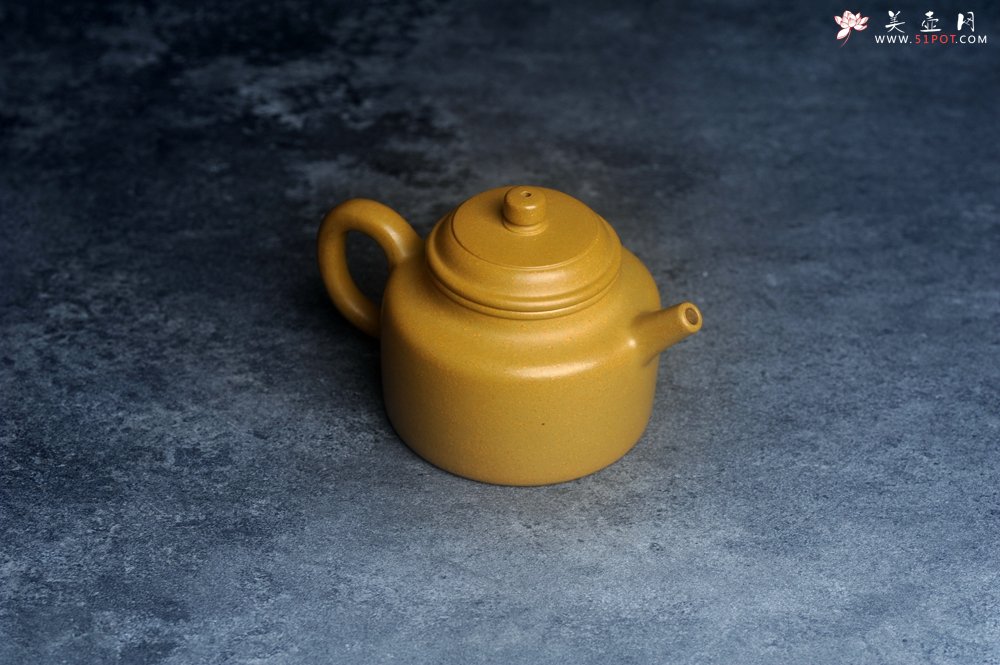 紫砂壶图片：潜力股周小培老师 特好黄金段泥全手工德中壶 - 全手工紫砂壶网
