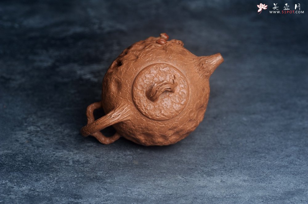 紫砂壶图片：潜力股董静老师精品全手金猴献寿供春壶 - 全手工紫砂壶网