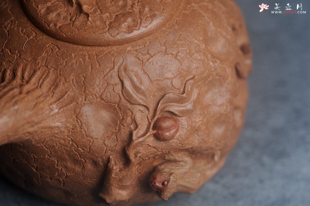 紫砂壶图片：潜力股董静老师精品全手金猴献寿供春壶 - 全手工紫砂壶网