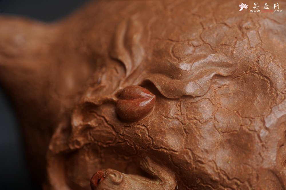 紫砂壶图片：潜力股董静老师精品全手金猴献寿供春壶 - 全手工紫砂壶网