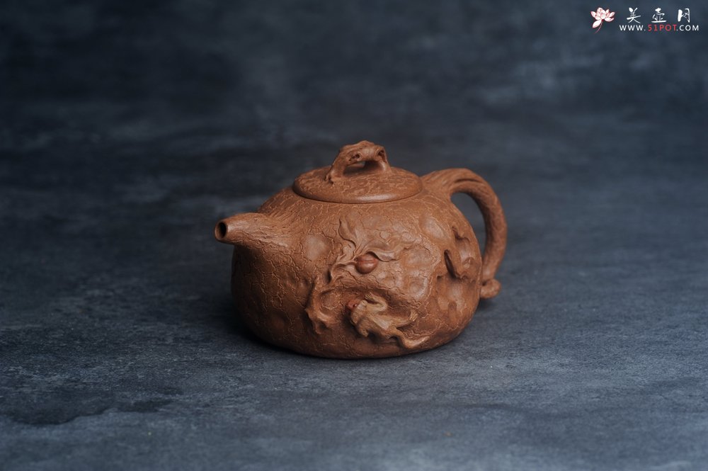 紫砂壶图片：潜力股董静老师精品全手金猴献寿供春壶 - 全手工紫砂壶网