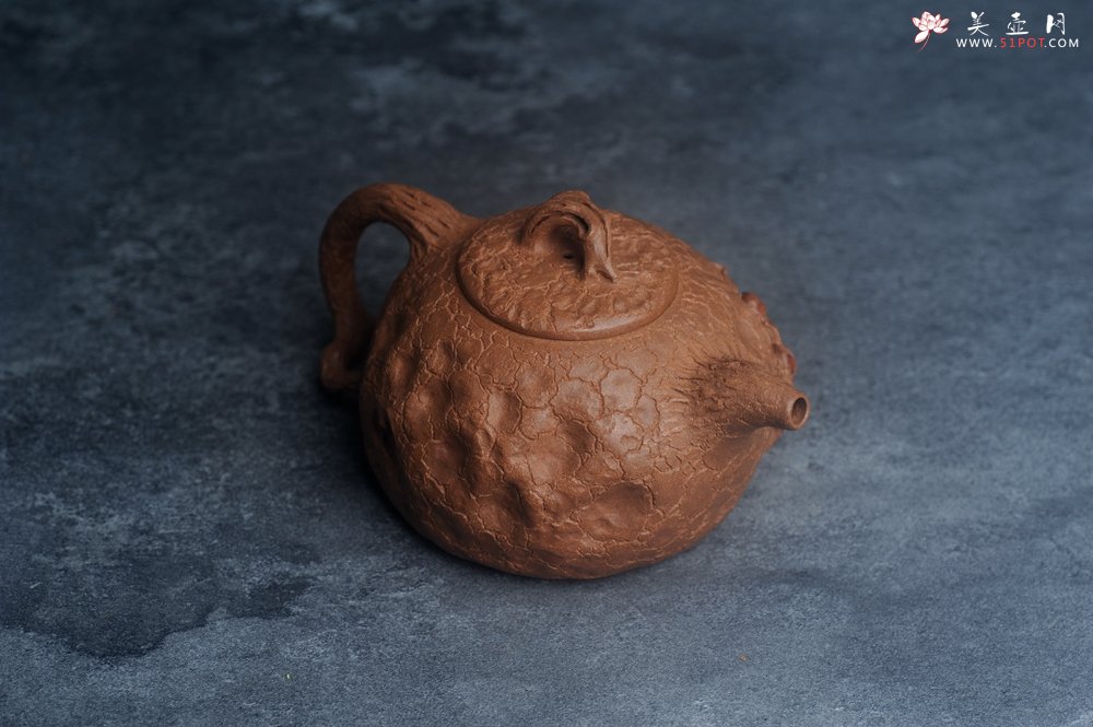 紫砂壶图片：潜力股董静老师精品全手金猴献寿供春壶 - 全手工紫砂壶网