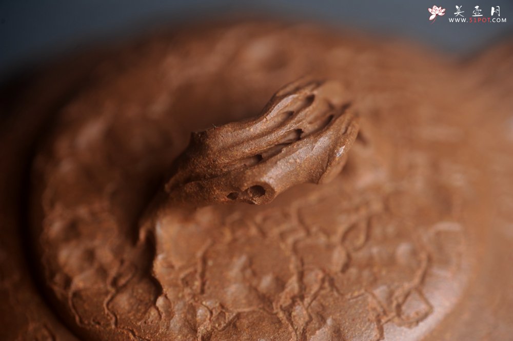 紫砂壶图片：潜力股董静老师精品全手金猴献寿供春壶 - 全手工紫砂壶网