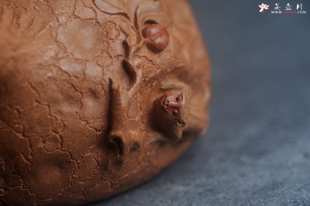 紫砂壶图片：潜力股董静老师精品全手金猴献寿供春壶 - 全手工紫砂壶网