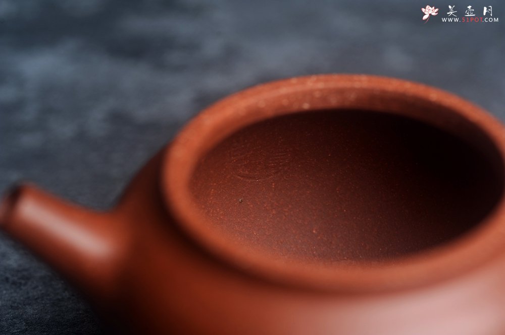 紫砂壶图片：王老师新品 美壶特惠 全手工红降坡小品玉帽水平壶 大口实用 特文气 - 全手工紫砂壶网