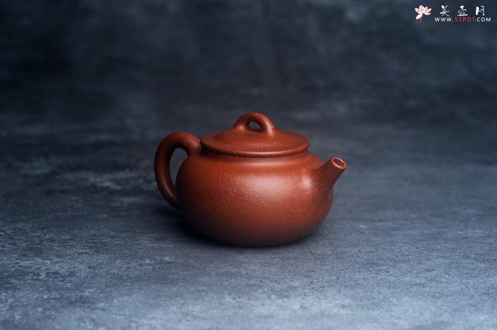 紫砂壶图片：潜力股王老师 美壶特惠 全手工红降坡小品玉帽水平壶 大口实用 特文气 - 全手工紫砂壶网