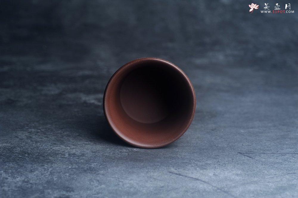 紫砂壶图片：美美杯特惠 精致花鸟紫泥粉黄金段泥主人杯 特文气 - 全手工紫砂壶网