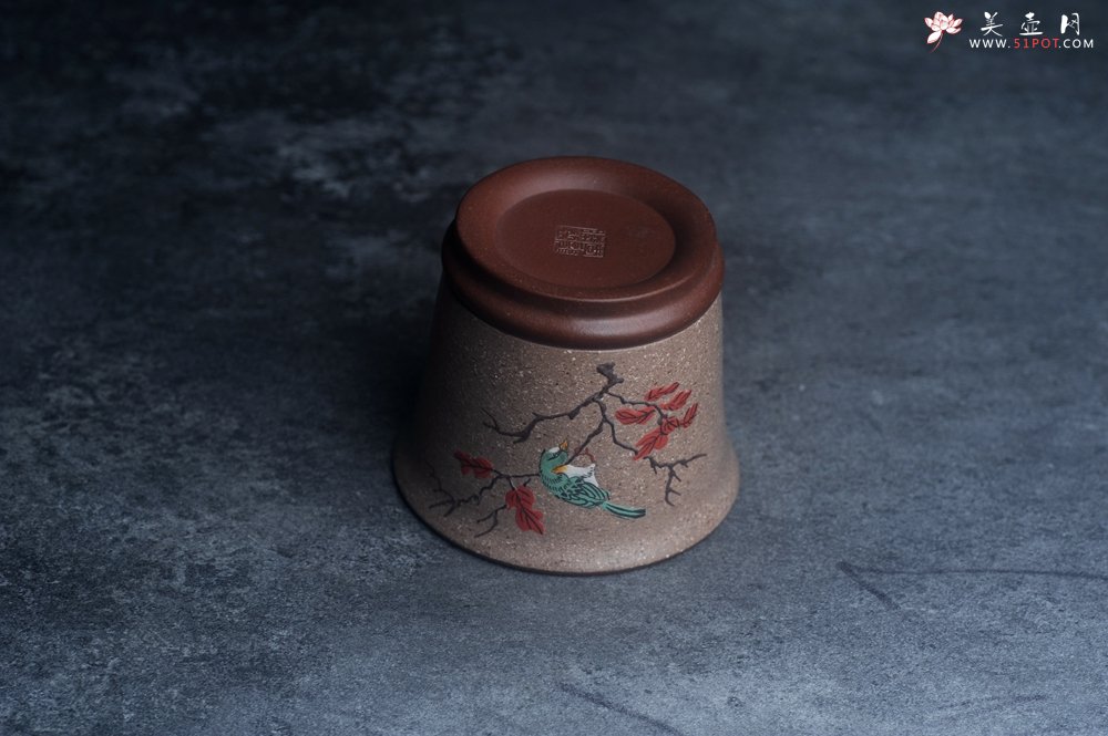 紫砂壶图片：美美杯特惠 精致花鸟紫泥粉黄金段泥主人杯 特文气 - 全手工紫砂壶网