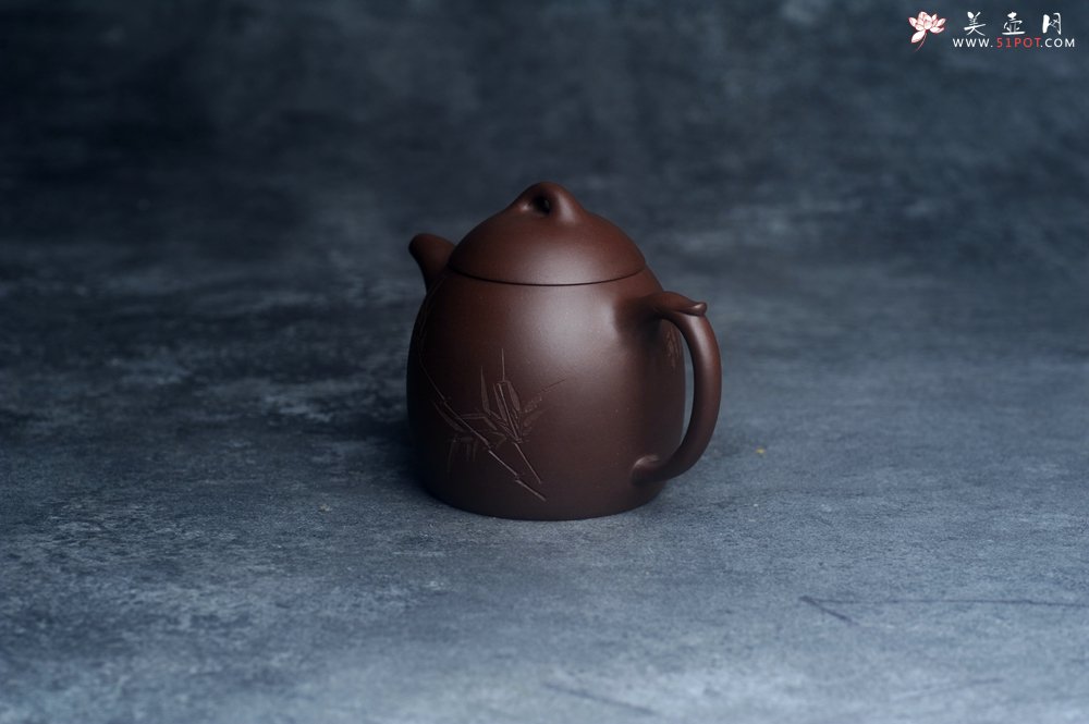紫砂壶图片：美壶福利特惠 精致特好老紫泥秦权壶 刻竹子 特文气 - 全手工紫砂壶网
