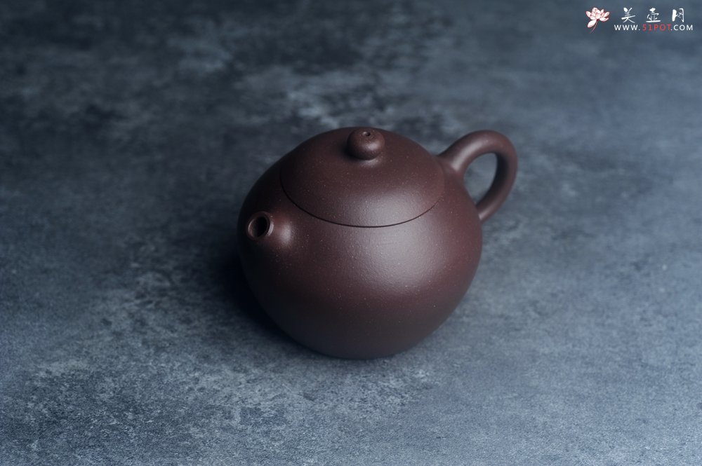 紫砂壶图片：美壶特惠 优质紫泥河豚西施壶 球孔出水 - 全手工紫砂壶网