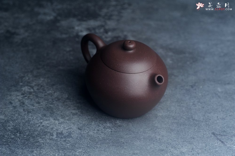 紫砂壶图片：美壶特惠 优质紫泥河豚西施壶 球孔出水 - 全手工紫砂壶网