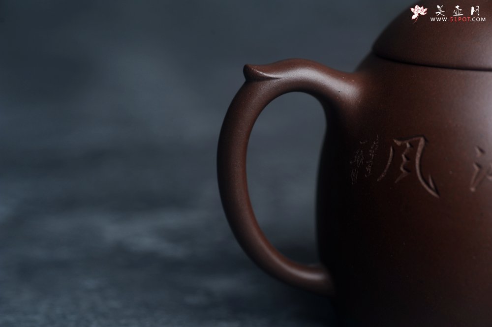 紫砂壶图片：美壶福利特惠 精致特好老紫泥秦权壶 刻竹子 特文气 - 全手工紫砂壶网