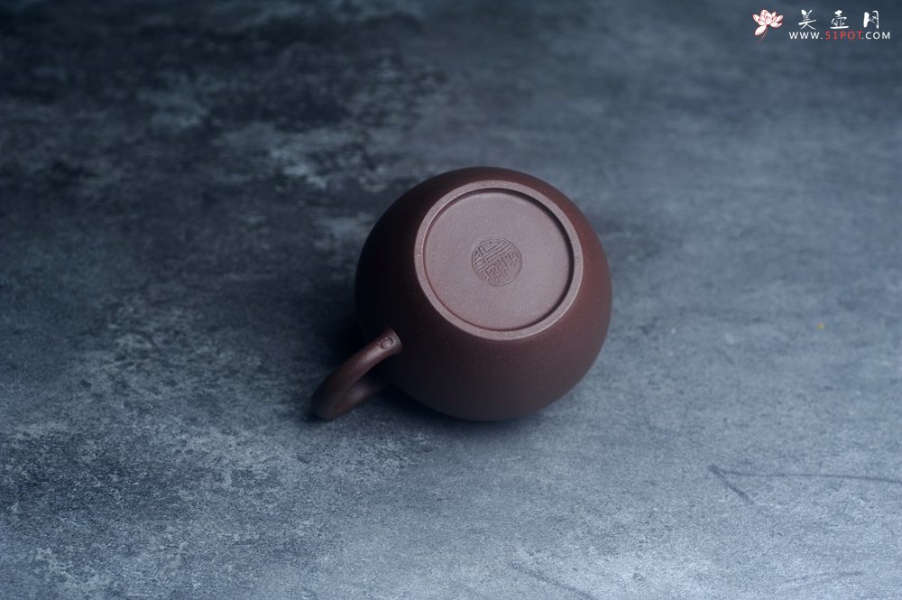 紫砂壶图片：美壶特惠 优质紫泥河豚西施壶 球孔出水 - 全手工紫砂壶网