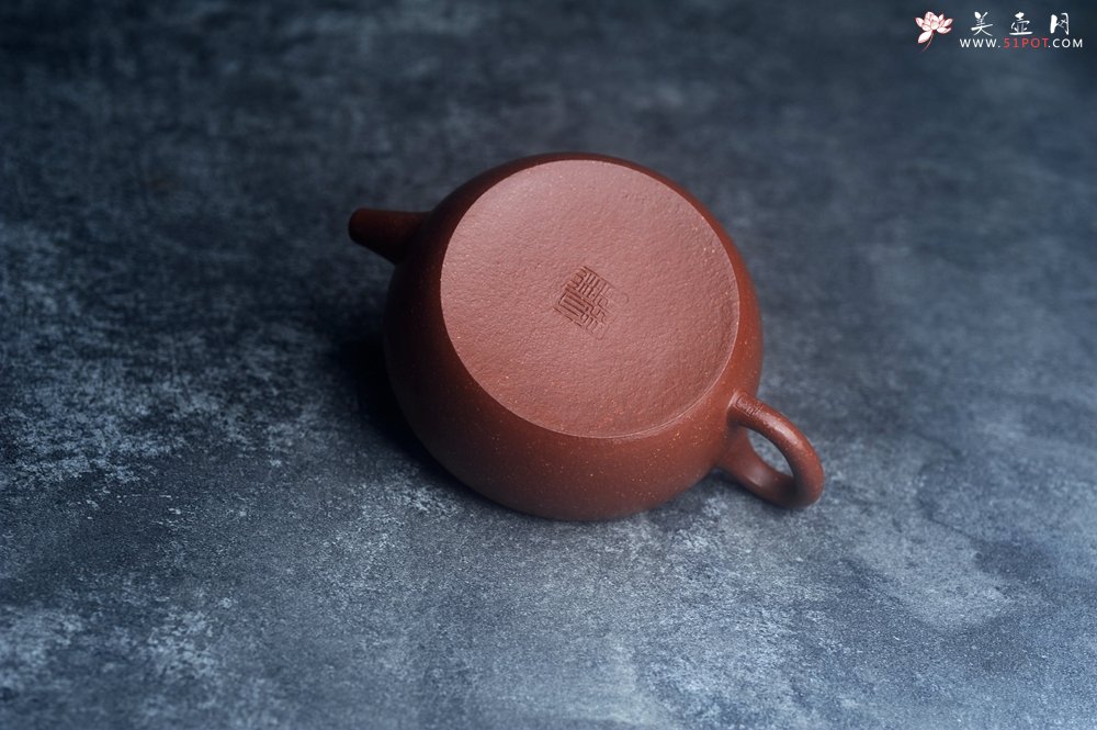 紫砂壶图片：美壶特惠 特好降坡泥玉扁壶 茶人醉爱 - 全手工紫砂壶网