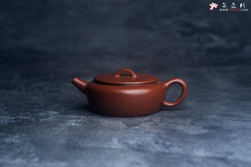 紫砂壶图片：美壶特惠 特好降坡泥玉扁壶 茶人醉爱 - 全手工紫砂壶网