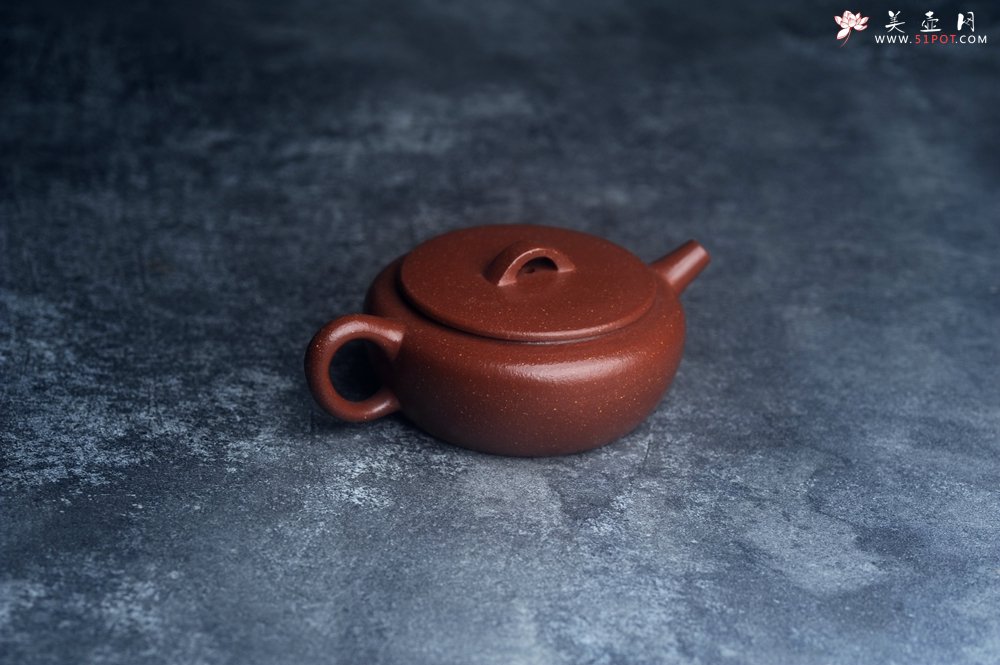 紫砂壶图片：美壶特惠 特好降坡泥玉扁壶 茶人醉爱 - 全手工紫砂壶网