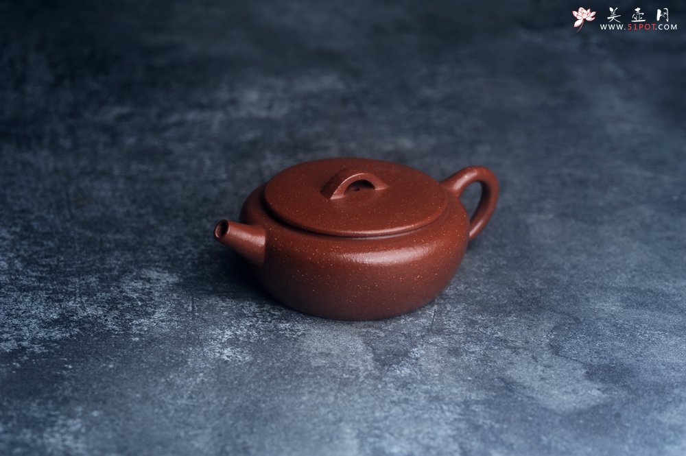紫砂壶图片：美壶特惠 特好降坡泥玉扁壶 茶人醉爱 - 全手工紫砂壶网