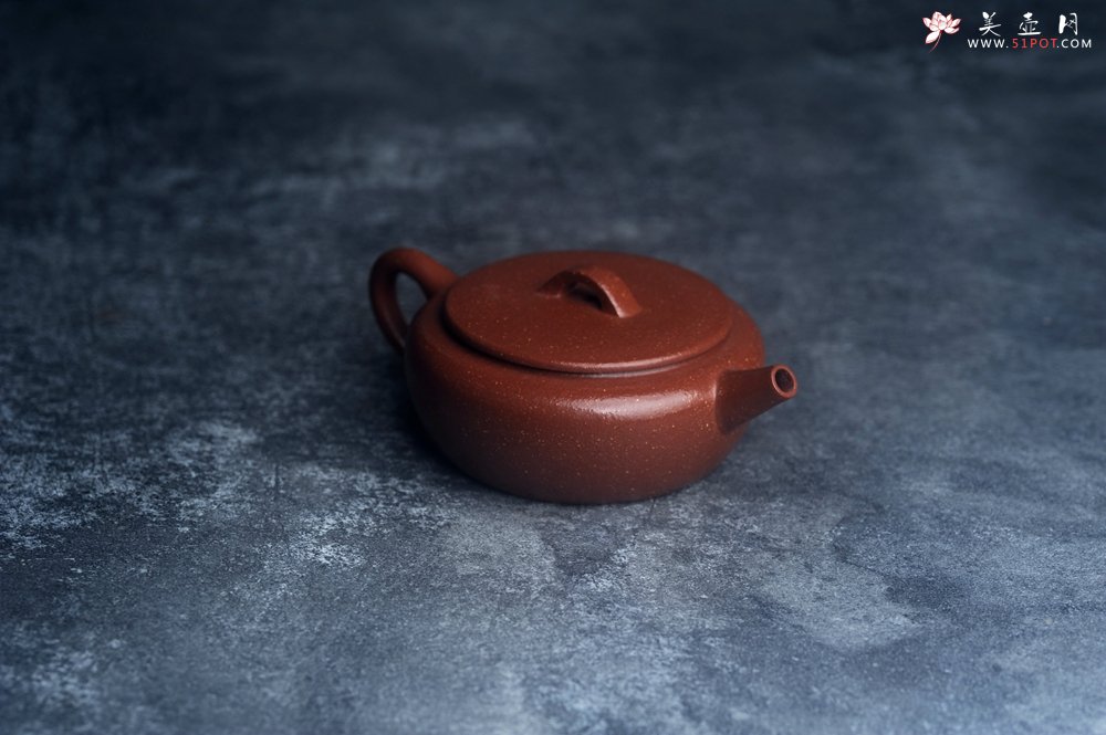 紫砂壶图片：美壶特惠 特好降坡泥玉扁壶 茶人醉爱 - 全手工紫砂壶网
