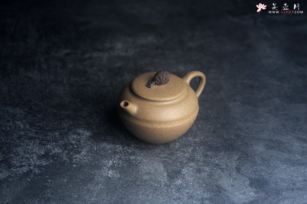 紫砂壶图片：美壶特惠 特好段泥精致松果壶 茶人醉爱 - 全手工紫砂壶网