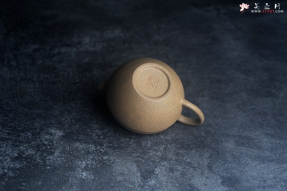 紫砂壶图片：美壶特惠 特好段泥精致松果壶 茶人醉爱 - 全手工紫砂壶网