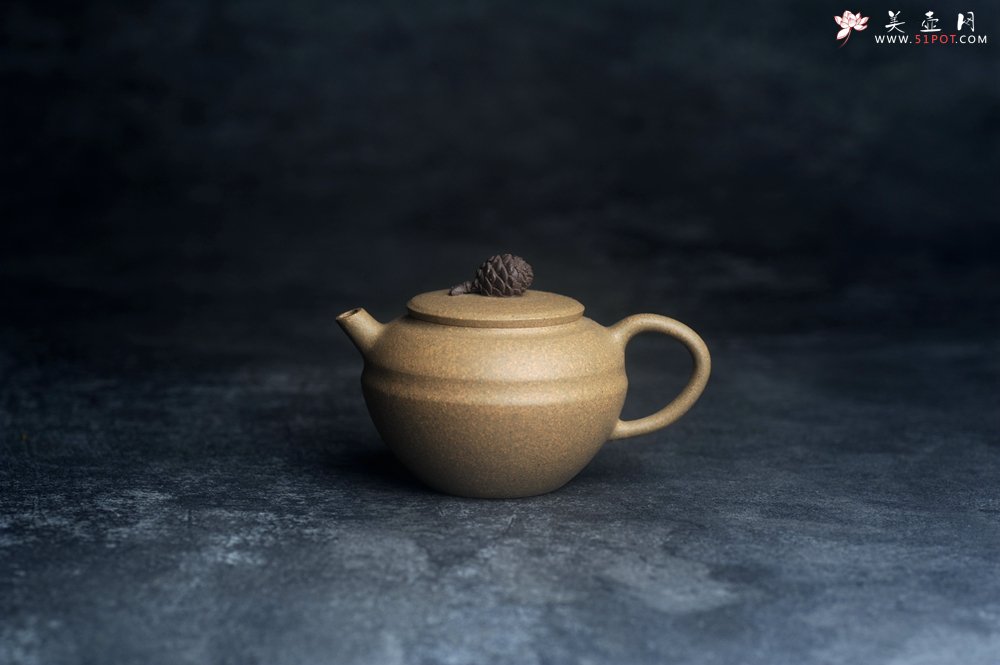 紫砂壶图片：美壶特惠 特好段泥精致松果壶 茶人醉爱 - 全手工紫砂壶网