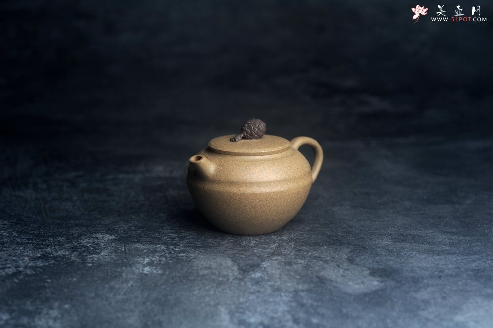 紫砂壶图片：美壶特惠 特好段泥精致松果壶 茶人醉爱 - 全手工紫砂壶网