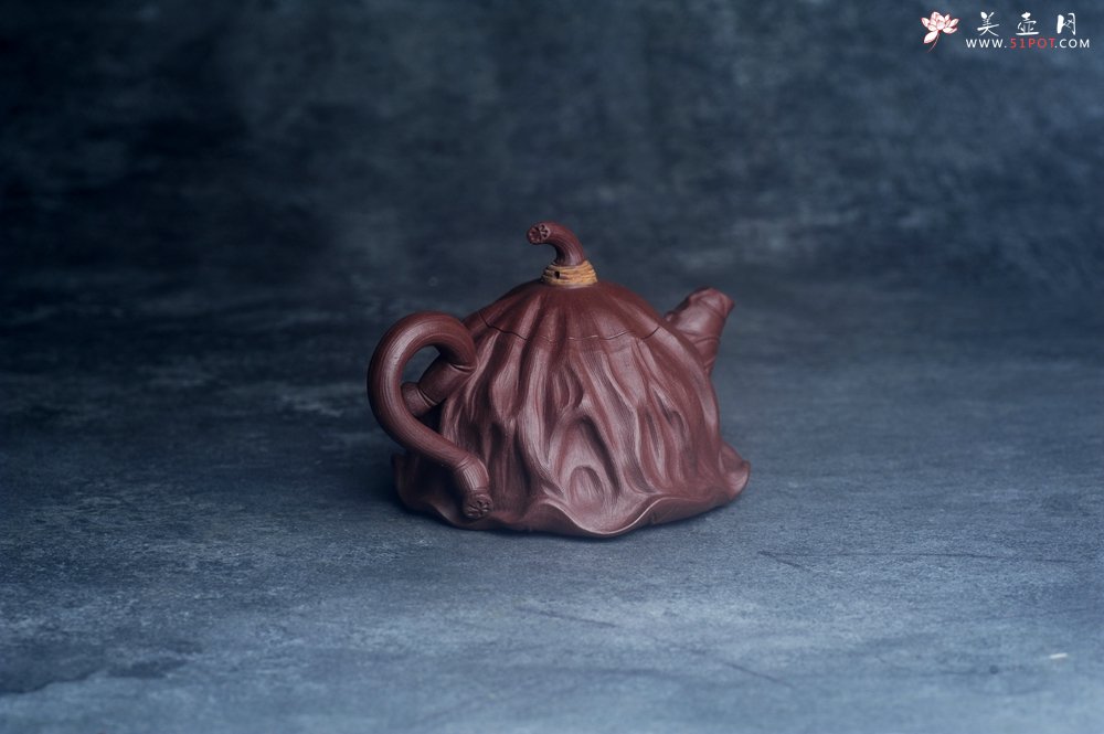紫砂壶图片：美壶特惠 优质紫泥莲蓬壶 肌理丰富生动 茶人醉爱 - 全手工紫砂壶网