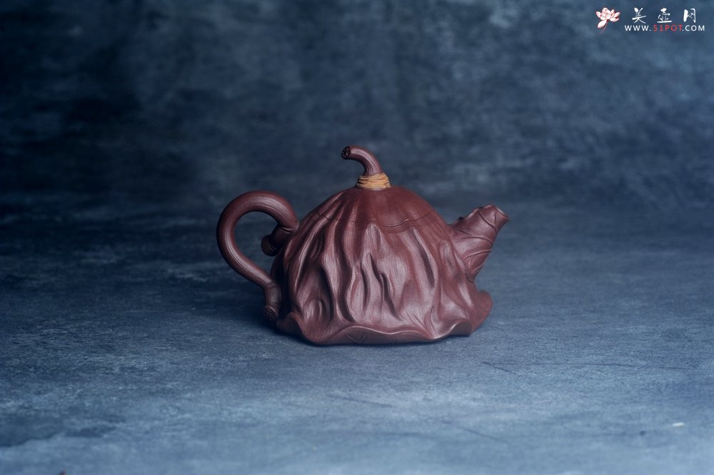 紫砂壶图片：美壶特惠 优质紫泥莲蓬壶 肌理丰富生动 茶人醉爱 - 全手工紫砂壶网