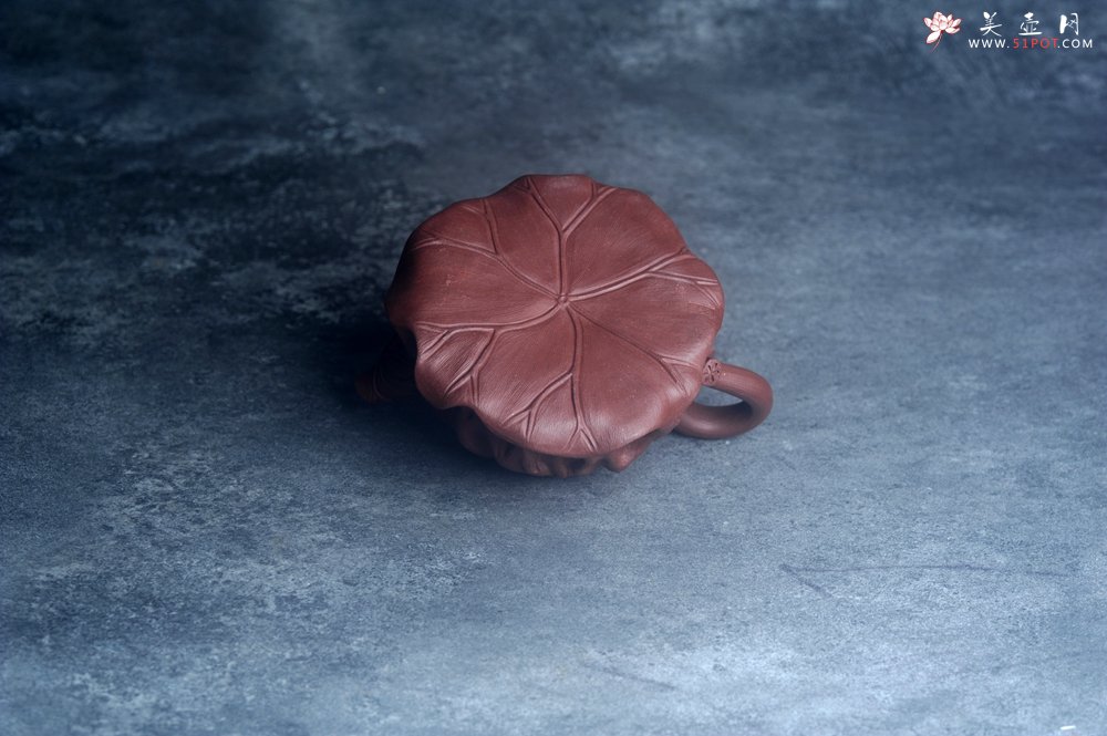 紫砂壶图片：美壶特惠 优质紫泥莲蓬壶 肌理丰富生动 茶人醉爱 - 全手工紫砂壶网