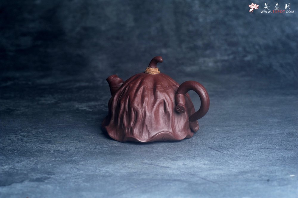 紫砂壶图片：美壶特惠 优质紫泥莲蓬壶 肌理丰富生动 茶人醉爱 - 全手工紫砂壶网
