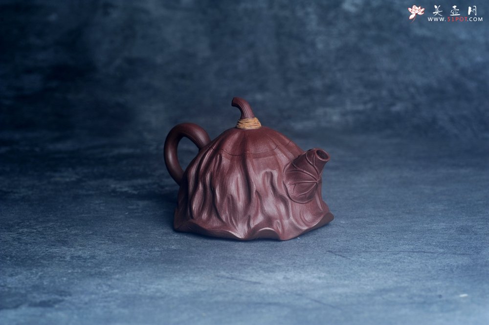 紫砂壶图片：美壶特惠 优质紫泥莲蓬壶 肌理丰富生动 茶人醉爱 - 全手工紫砂壶网