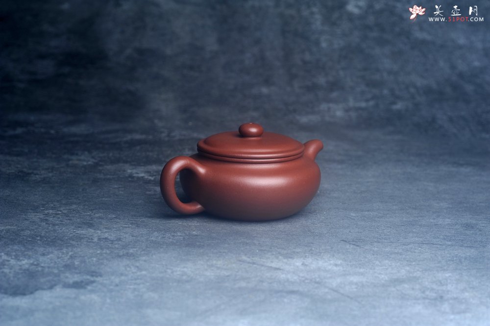 紫砂壶图片：美壶特惠 特好清水泥扁古壶 茶人醉爱 - 全手工紫砂壶网