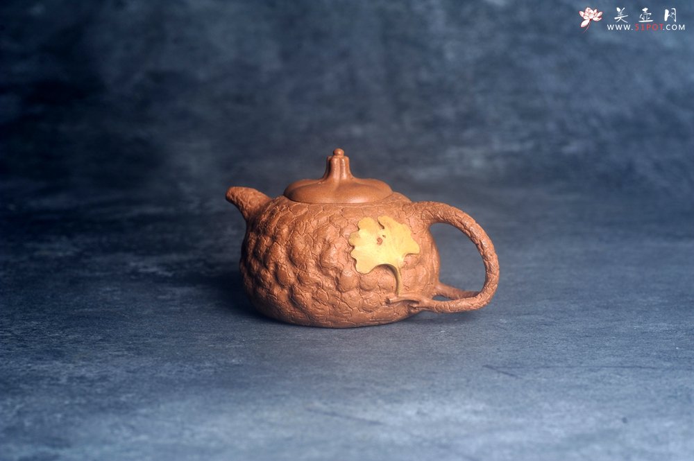 紫砂壶图片：美壶特惠 特好老段泥全手工银杏供春壶 茶人醉爱 - 全手工紫砂壶网