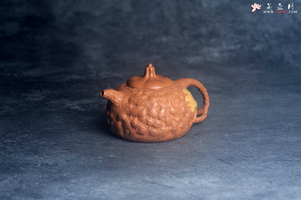 紫砂壶图片：美壶特惠 特好老段泥全手工银杏供春壶 茶人醉爱 - 全手工紫砂壶网