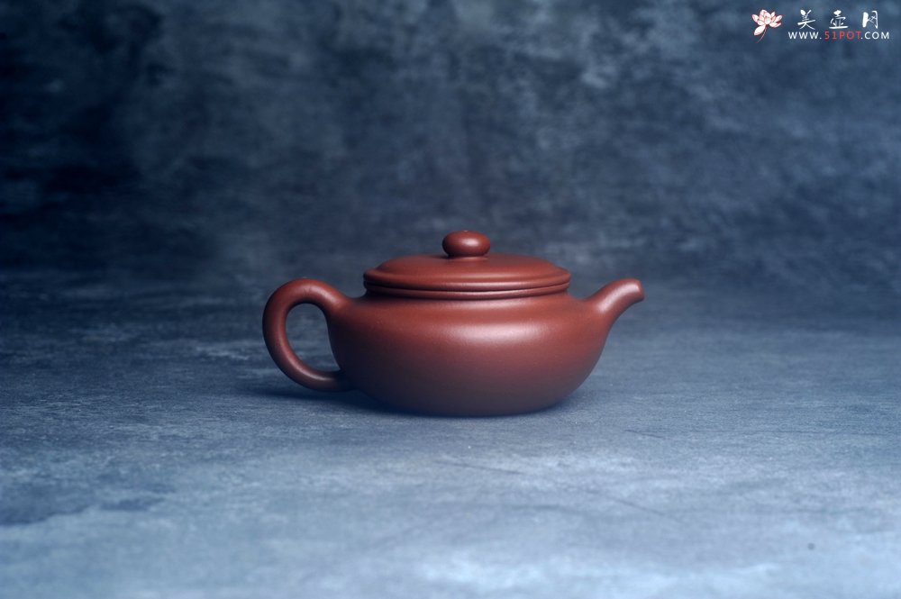 紫砂壶图片：美壶特惠 特好清水泥扁古壶 茶人醉爱 - 全手工紫砂壶网