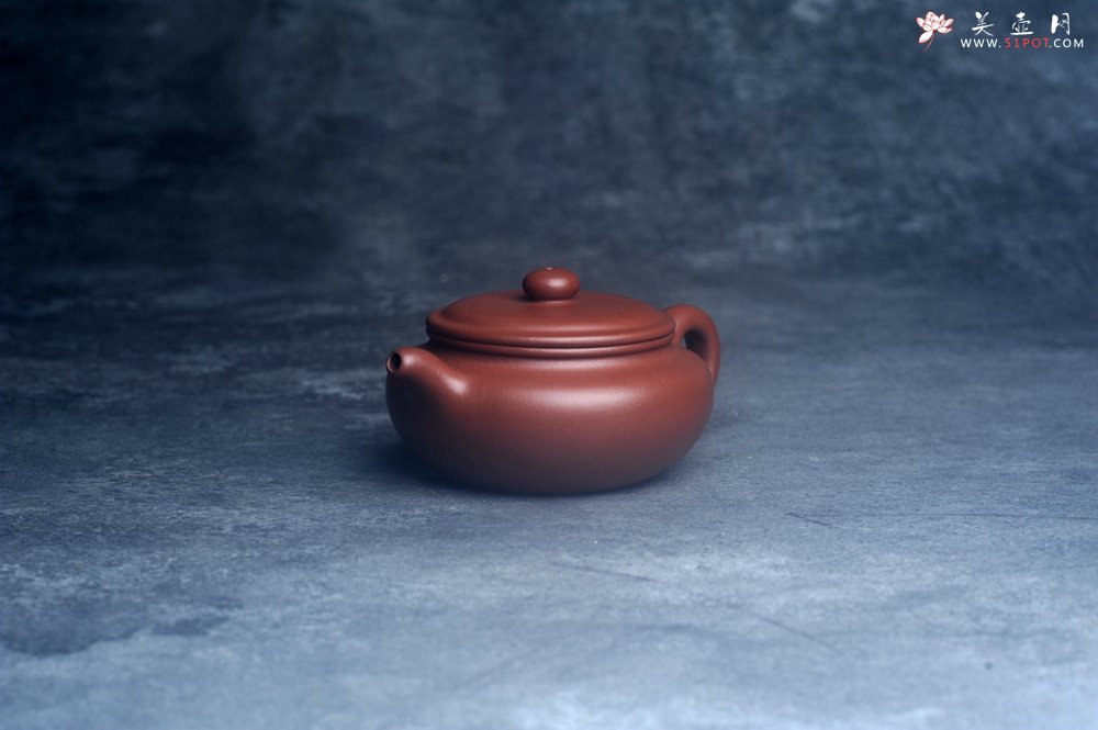 紫砂壶图片：美壶特惠 特好清水泥扁古壶 茶人醉爱 - 全手工紫砂壶网