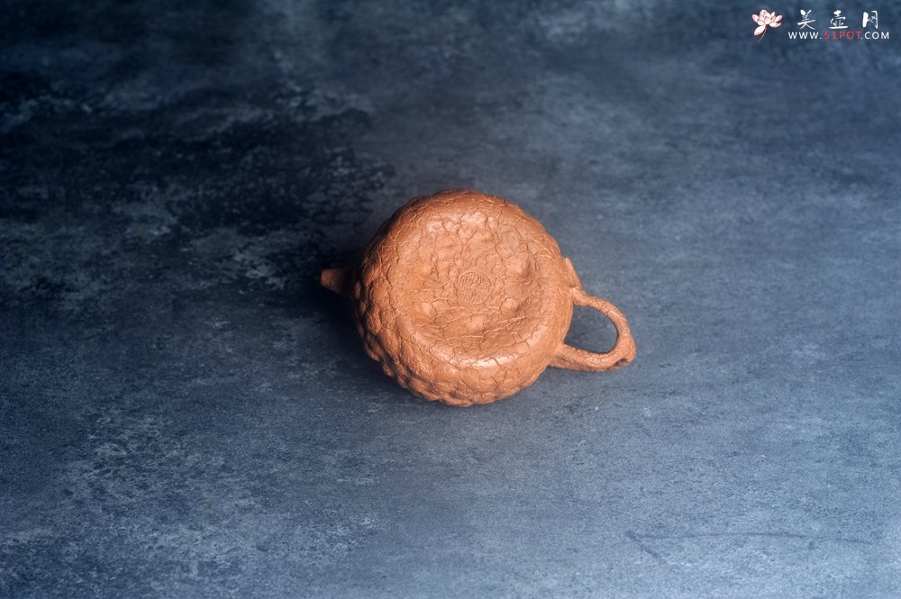 紫砂壶图片：美壶特惠 特好老段泥全手工银杏供春壶 茶人醉爱 - 全手工紫砂壶网