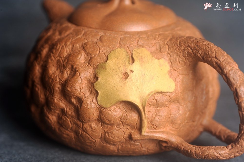 紫砂壶图片：美壶特惠 特好老段泥全手工银杏供春壶 茶人醉爱 - 全手工紫砂壶网