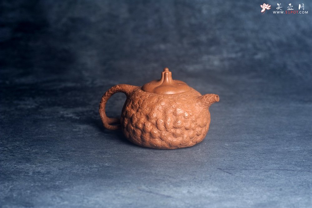 紫砂壶图片：美壶特惠 特好老段泥全手工银杏供春壶 茶人醉爱 - 全手工紫砂壶网