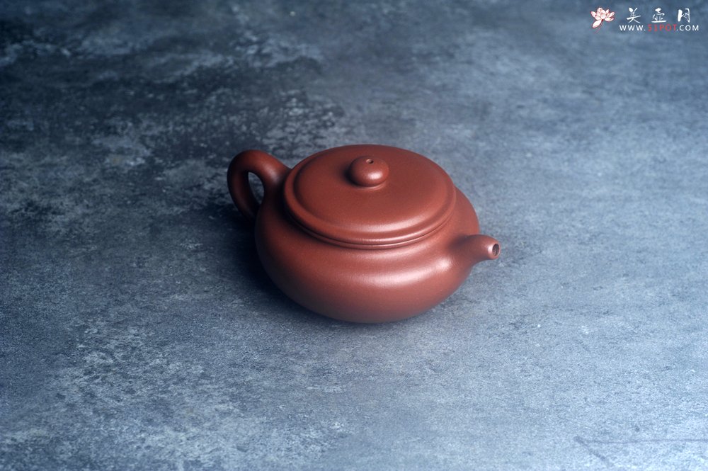 紫砂壶图片：美壶特惠 特好清水泥扁古壶 茶人醉爱 - 全手工紫砂壶网