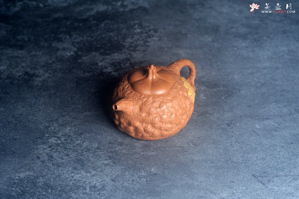 紫砂壶图片：美壶特惠 特好老段泥全手工银杏供春壶 茶人醉爱 - 全手工紫砂壶网