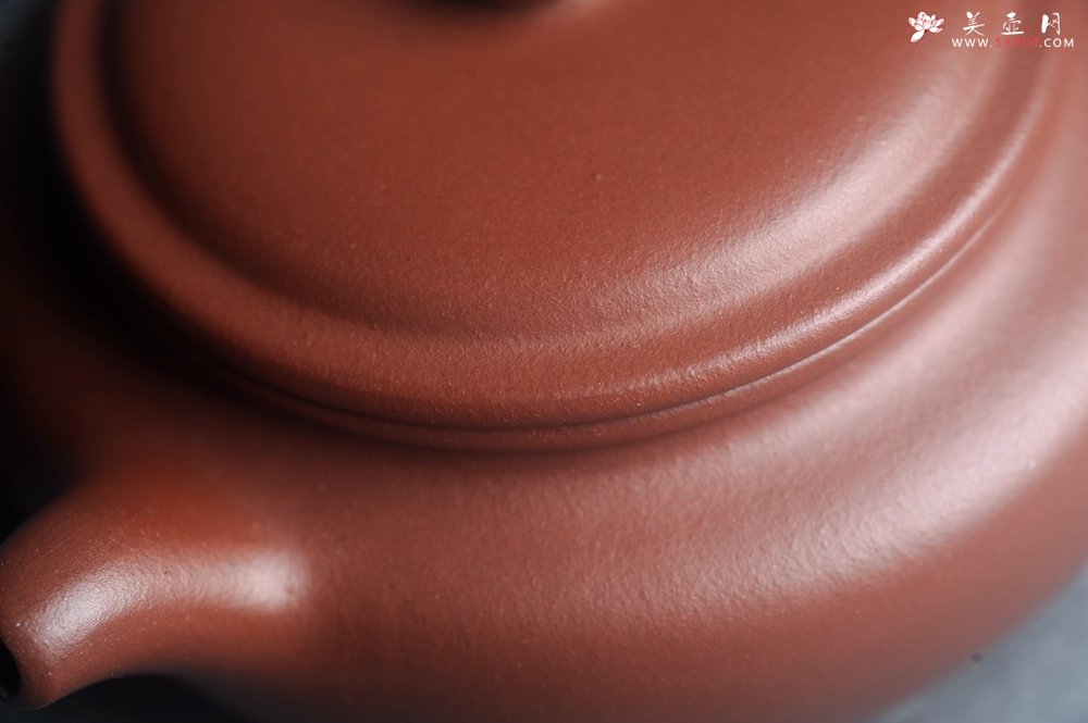 紫砂壶图片：美壶特惠 特好清水泥扁古壶 茶人醉爱 - 全手工紫砂壶网