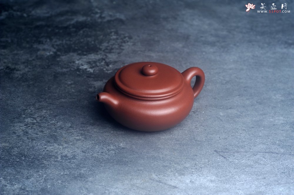 紫砂壶图片：美壶特惠 特好清水泥扁古壶 茶人醉爱 - 全手工紫砂壶网