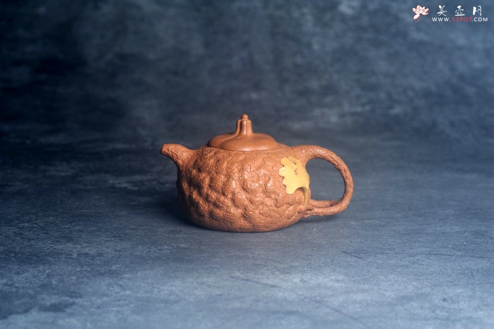 紫砂壶图片：美壶特惠 特好老段泥全手工银杏供春壶 茶人醉爱 - 全手工紫砂壶网