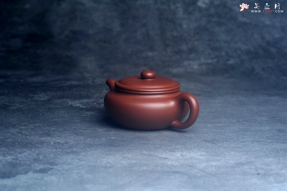 紫砂壶图片：美壶特惠 特好清水泥扁古壶 茶人醉爱 - 全手工紫砂壶网