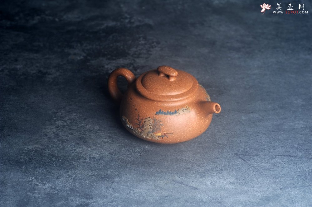 紫砂壶图片：美壶特惠 优质粗砂降坡泥桥钮合欢紫砂壶 泥绘山水 特文气 - 全手工紫砂壶网