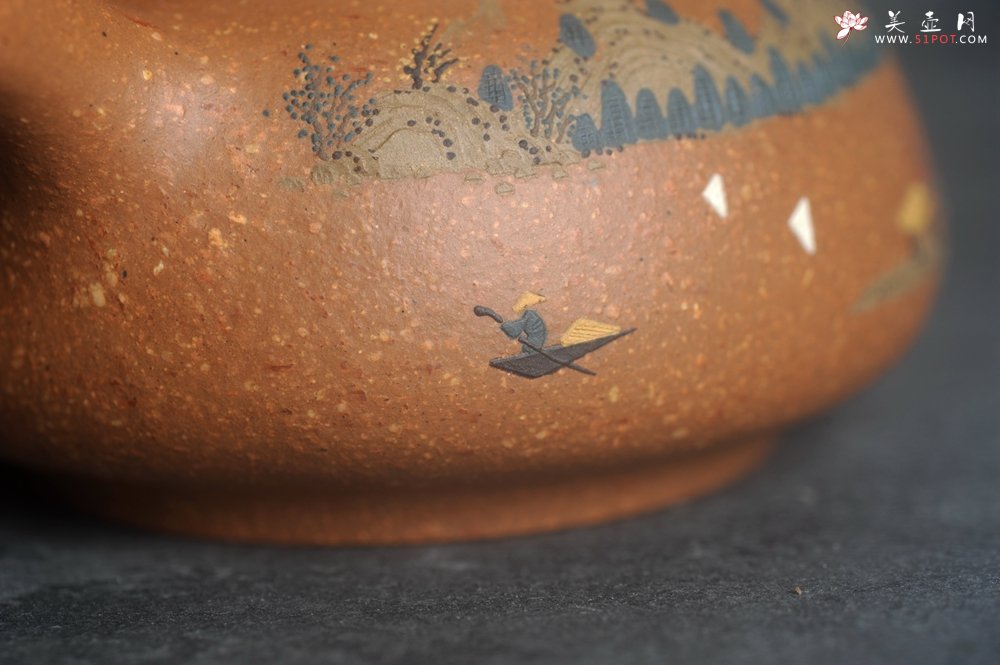 紫砂壶图片：美壶特惠 优质粗砂降坡泥桥钮合欢紫砂壶 泥绘山水 特文气 - 全手工紫砂壶网