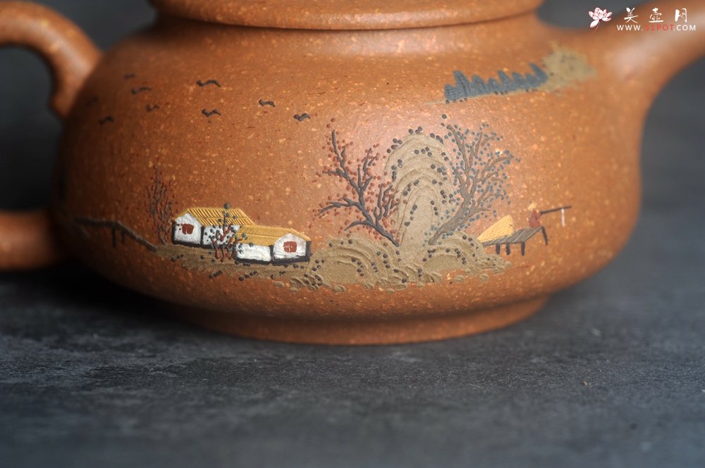 紫砂壶图片：美壶特惠 优质粗砂降坡泥桥钮合欢紫砂壶 泥绘山水 特文气 - 全手工紫砂壶网