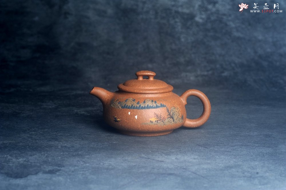 紫砂壶图片：美壶特惠 优质粗砂降坡泥桥钮合欢紫砂壶 泥绘山水 特文气 - 全手工紫砂壶网